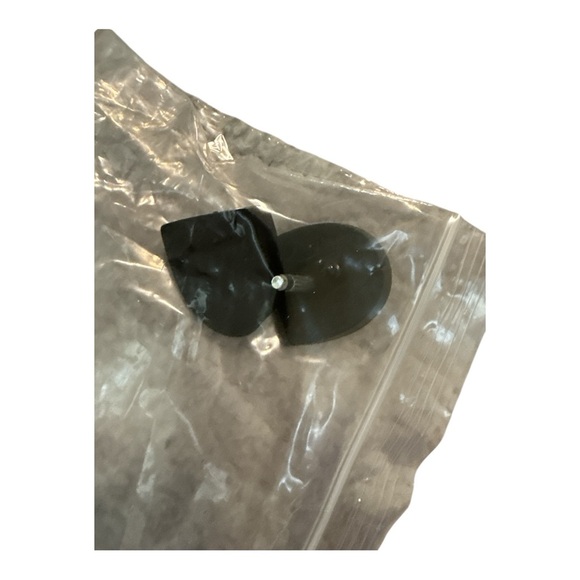 Sleek Black Heeled Boots with Zipper Detail - Picture 4 of 5